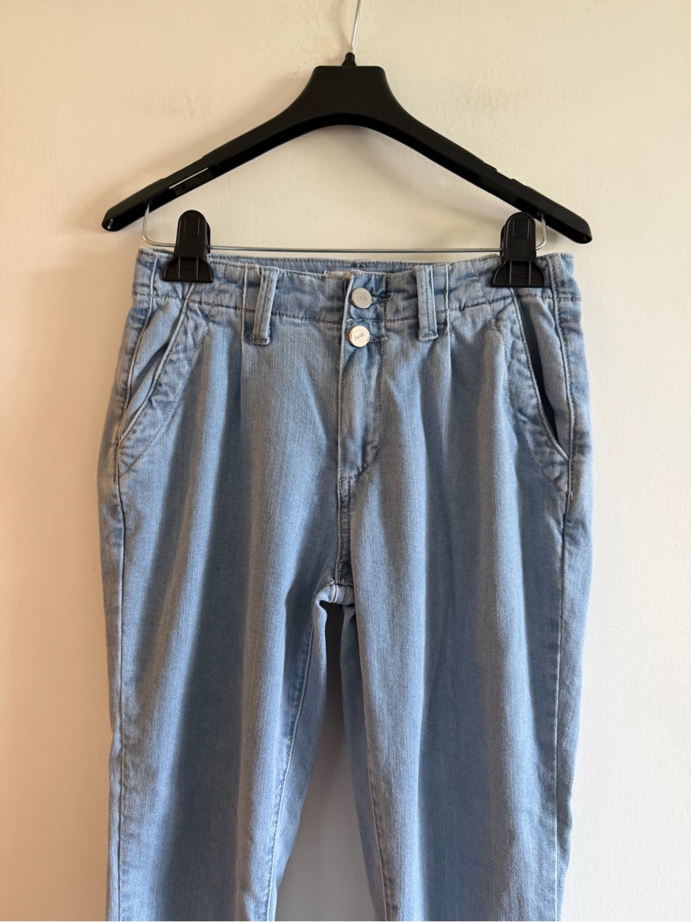 PAIGE Lightwash Pleated Mayslie Double Button Denim Jogger size 24 EUC - Picture 2 of 9